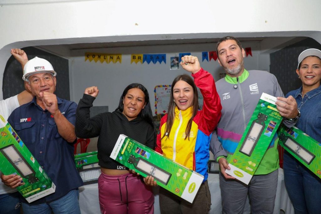 Alcaldesa de Carrizal estima instalar 500 luminarias