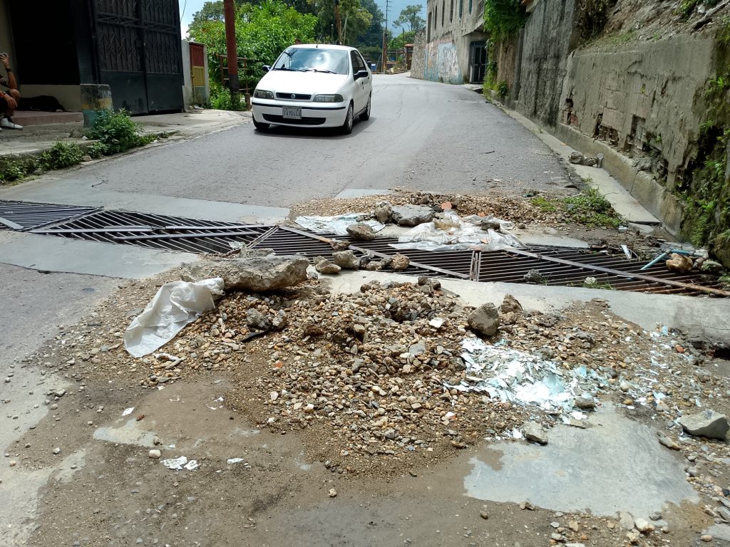 Exigen habilitación de dos canales viales en La Matica