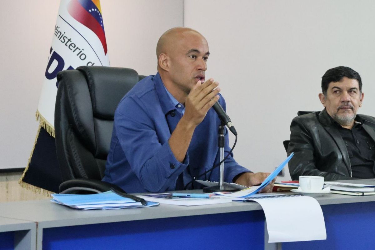Estudiantes regresan a clases este lunes 15-S