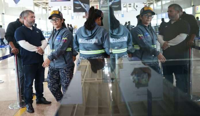 286 venezolanos repatriados desde EEUU llegan al país
