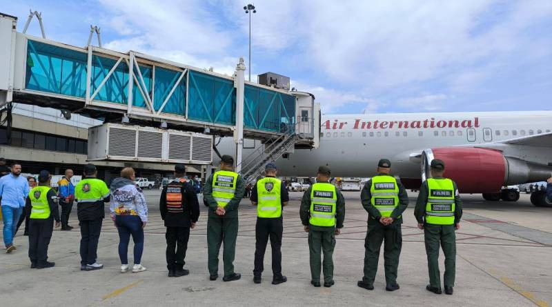 Llegan al país 259 criollos repatriados desde Texas