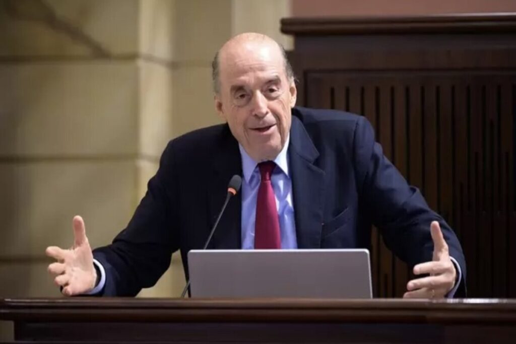Inhabilitan por 10 años al excanciller colombiano Álvaro Leyva