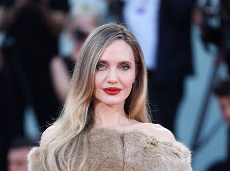 Angelina luce radiante a sus 50