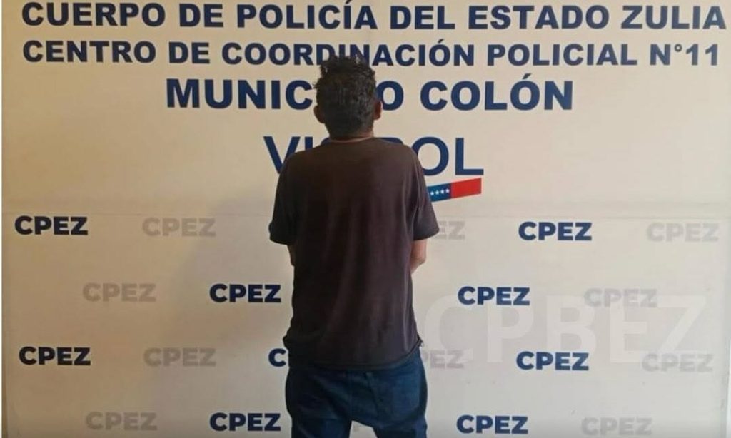 Atacó y amenazó de muerte a su mamá de 75 años