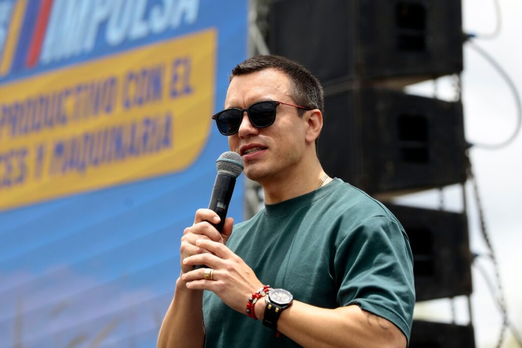 Consultarán a ecuatorianos sobre una constituyente