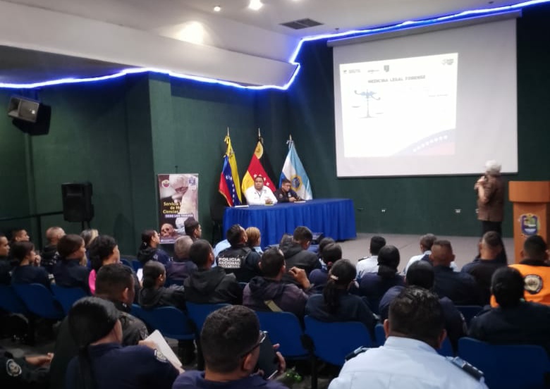 Policías se capacitan en ciencias forenses
