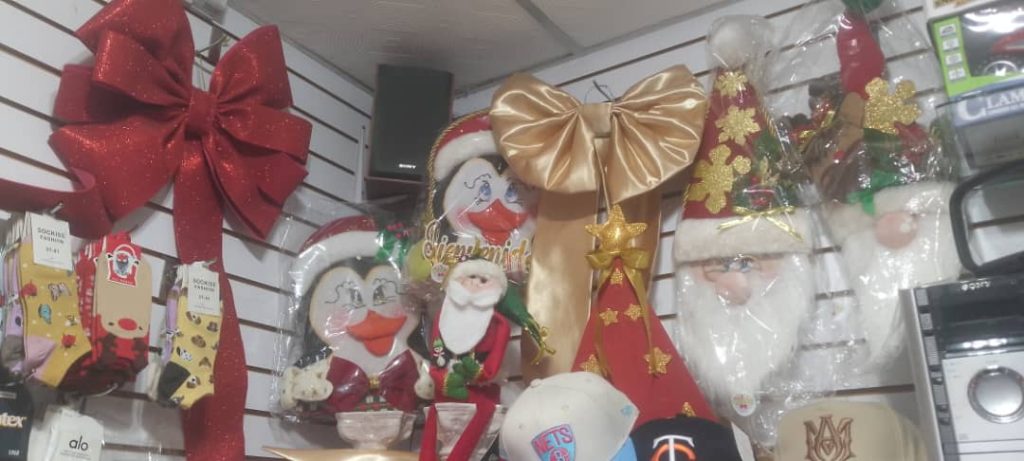 Emprendedores inician ventas navideñas