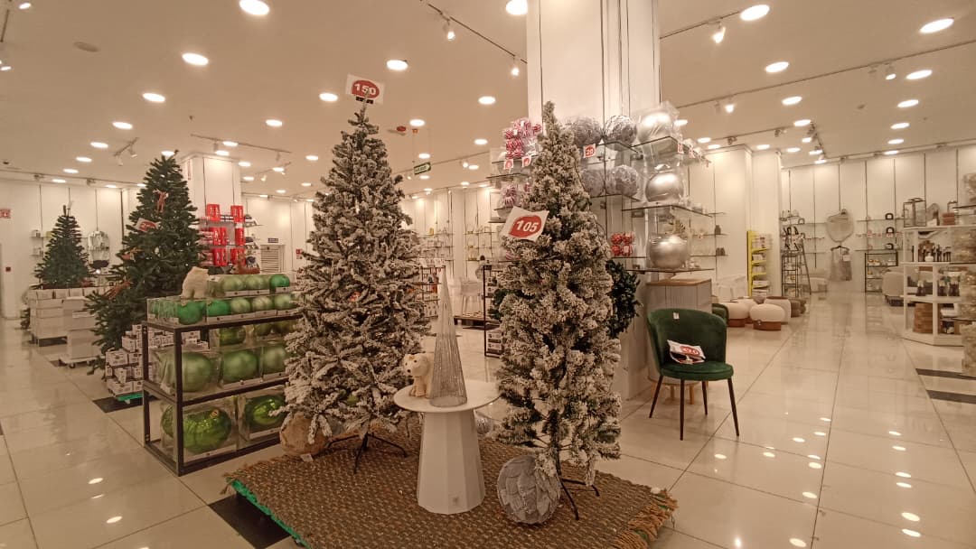 La Navidad comienza a sentirse en comercios