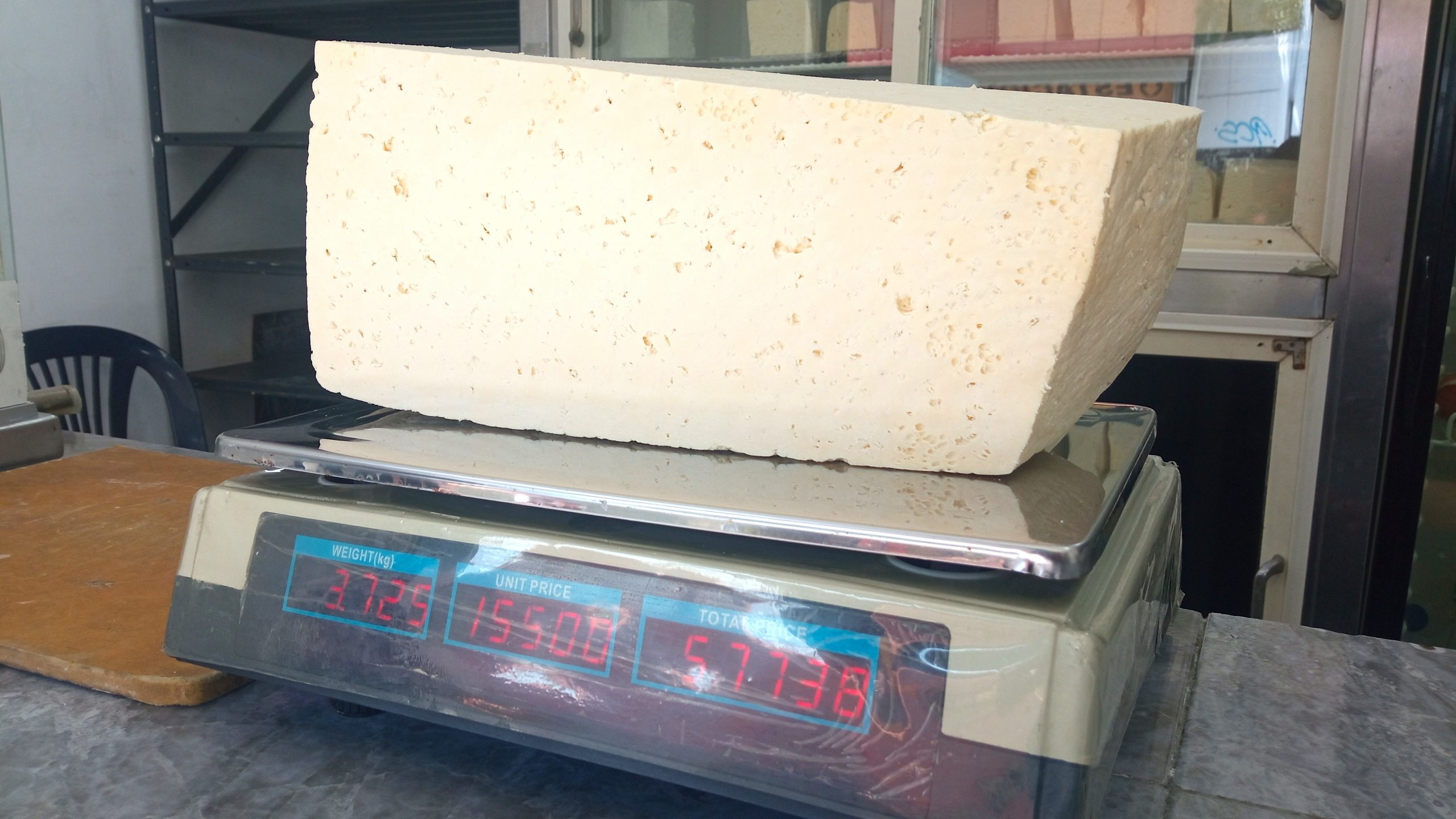 Advierten alza de precio del queso