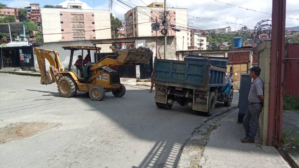 Recogen escombros tras obras ejecutadas en El Trigo