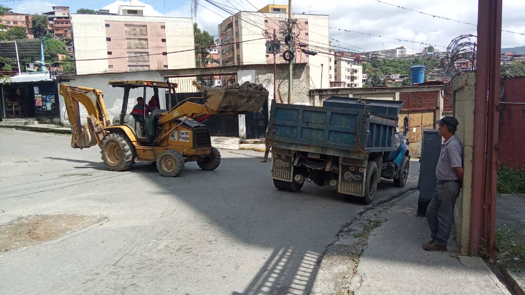 Recogen escombros tras obras ejecutadas en El Trigo