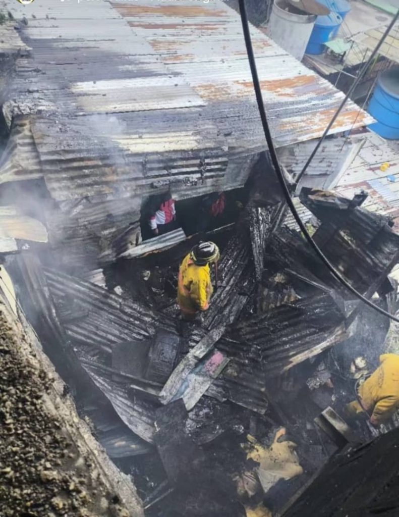 Incendio consumió una vivienda en Los Salias