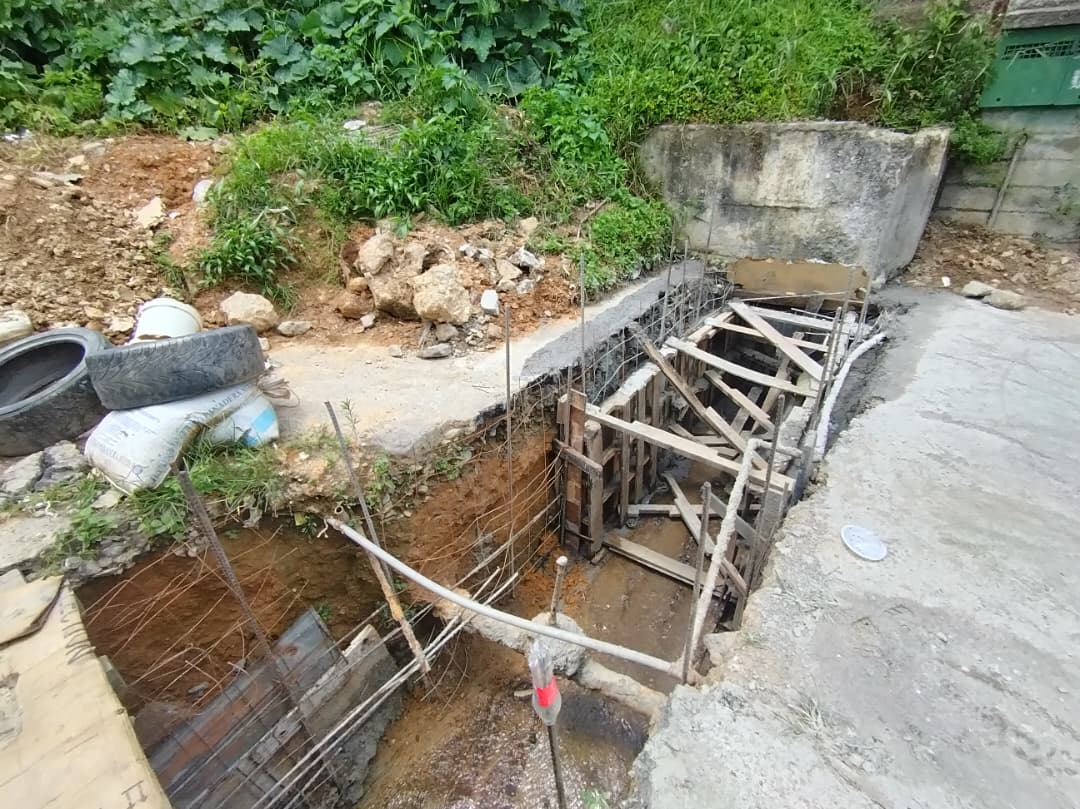 Reconstruyen torrentera en Barrio Miranda 1
