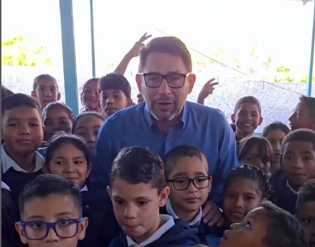Alcaldes se unen al inicio del año escolar