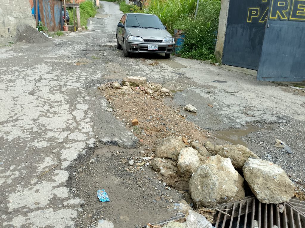 Reemplazan 200 metros de tubería en San Corniel