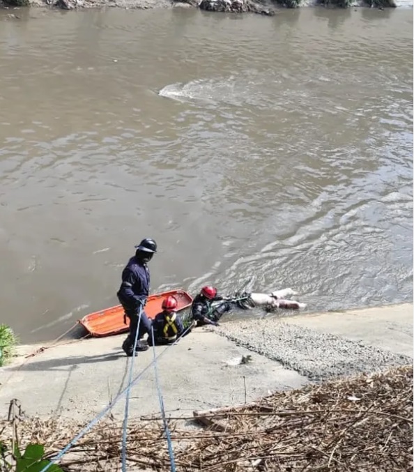 Hallan sin vida a motorizado que cayó en el Guaire
