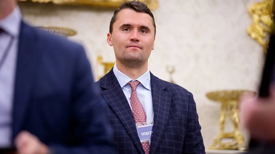 Trump confirma la muerte del activista Charlie Kirk tras recibir un disparo