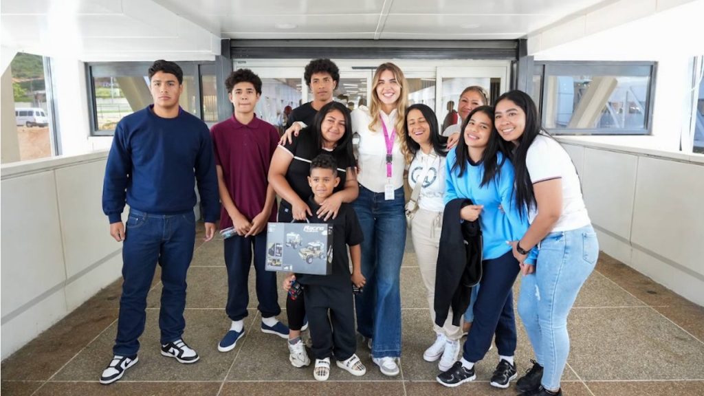 Cinco niños entre los migrantes deportados