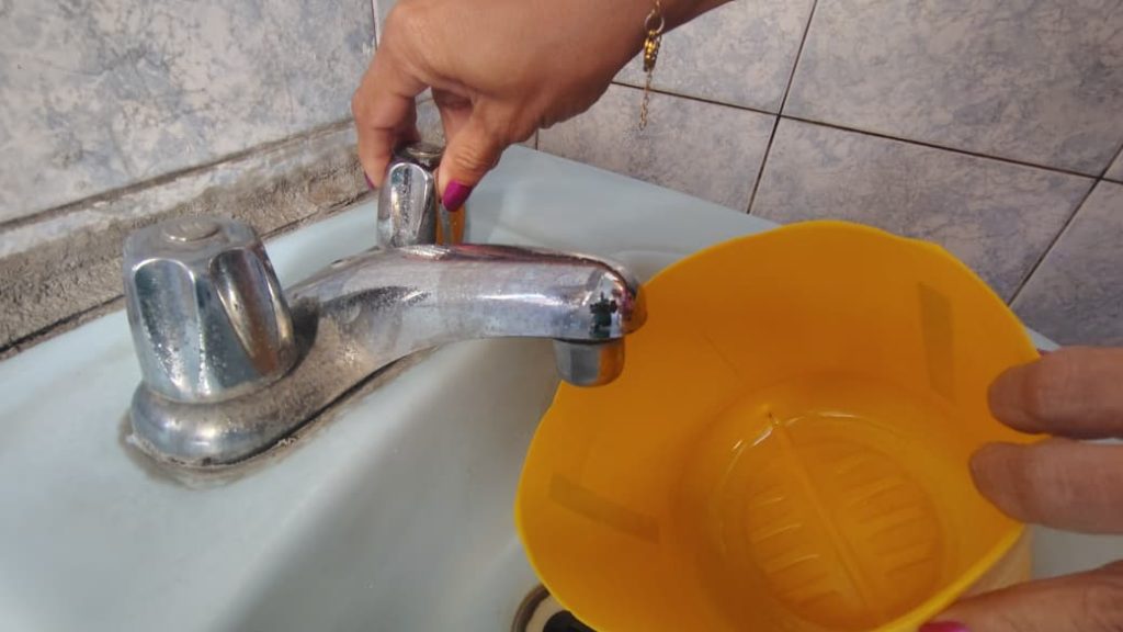 Reportan fuga de agua en Las Luces