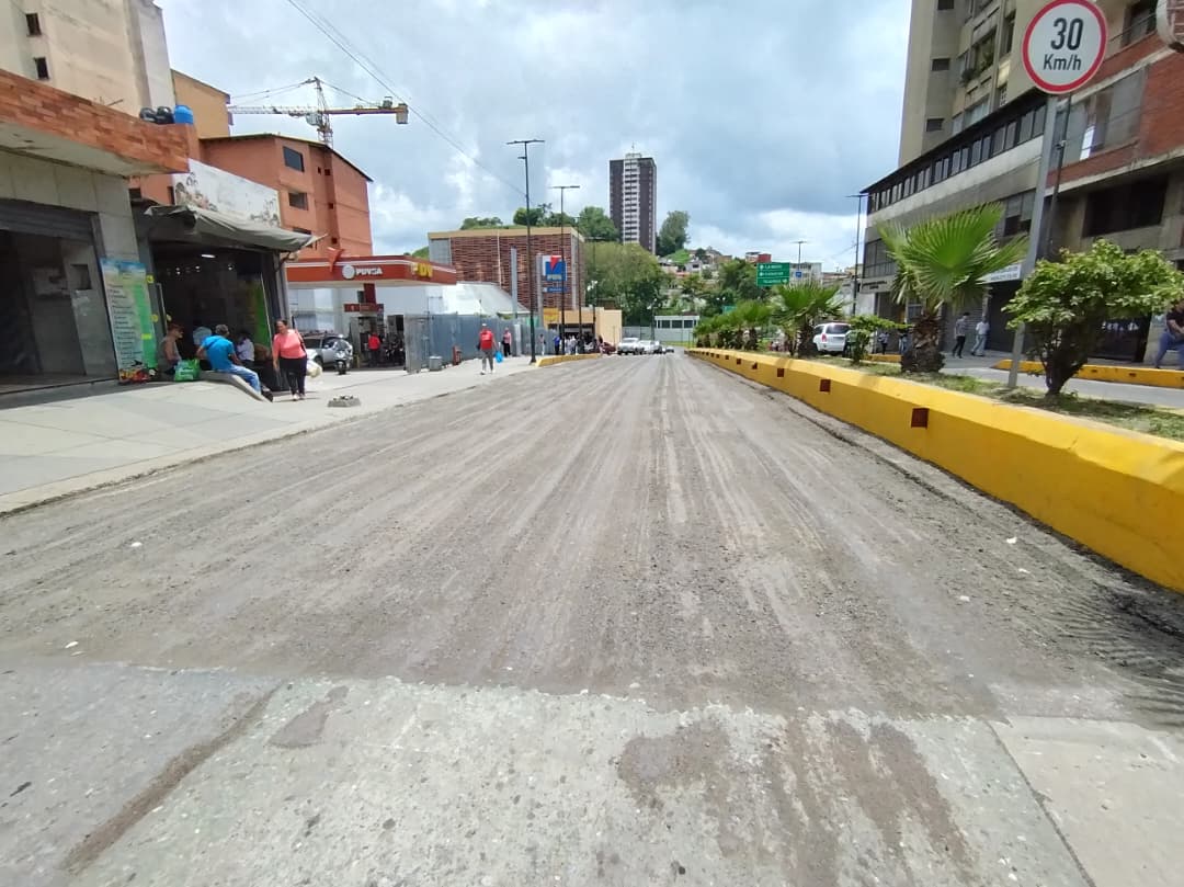 Cuatro mil toneladas de asfalto echarán en vías de Los Teques