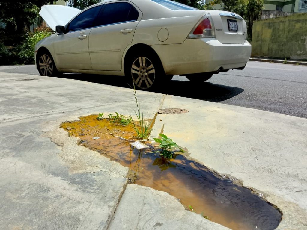 Repararán bote de agua potable en El Barbecho