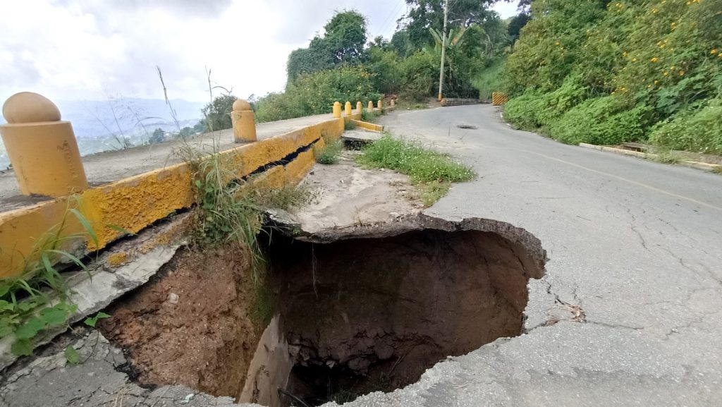 Vía de Guaremal acumula cinco meses cerrada