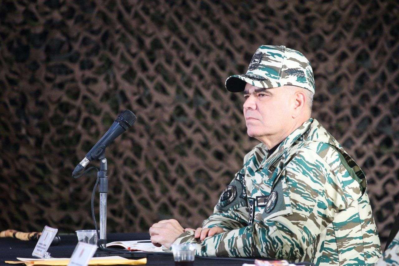 Padrino califica de acoso sobrevuelo de aviones norteamericanos