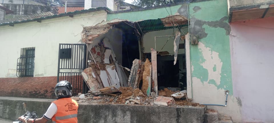 Colapsó una casa en Los Teques