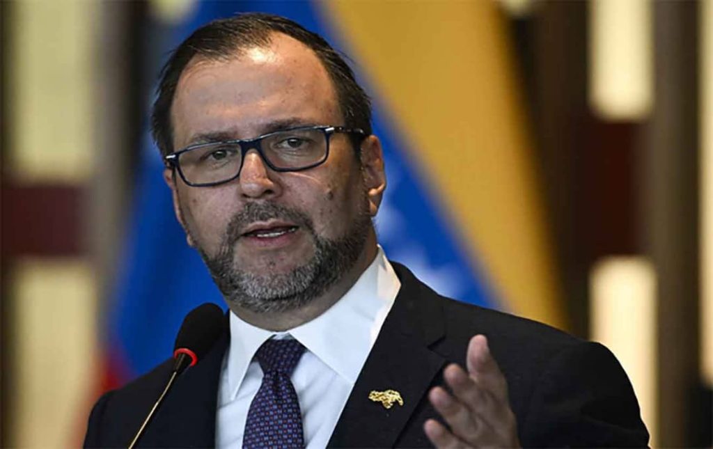 Gil: “Rodrigo Paz es una demostración de ignorancia”