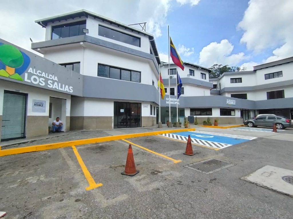 Declaran desiertos concursos para compra de vehículos