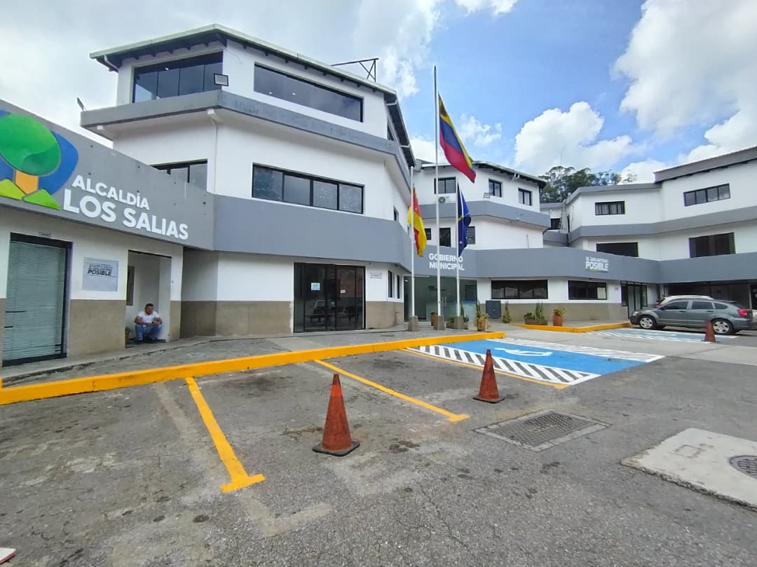 Declaran desiertos concursos para compra de vehículos