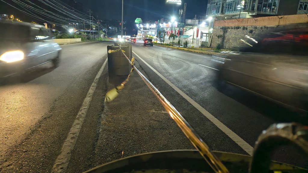 Colocan cintas amarillasen el Km 22 y las desprendieron