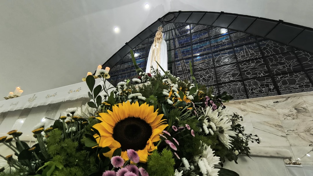 Comunidad lusitana coronóa su Reina en Llano Alto