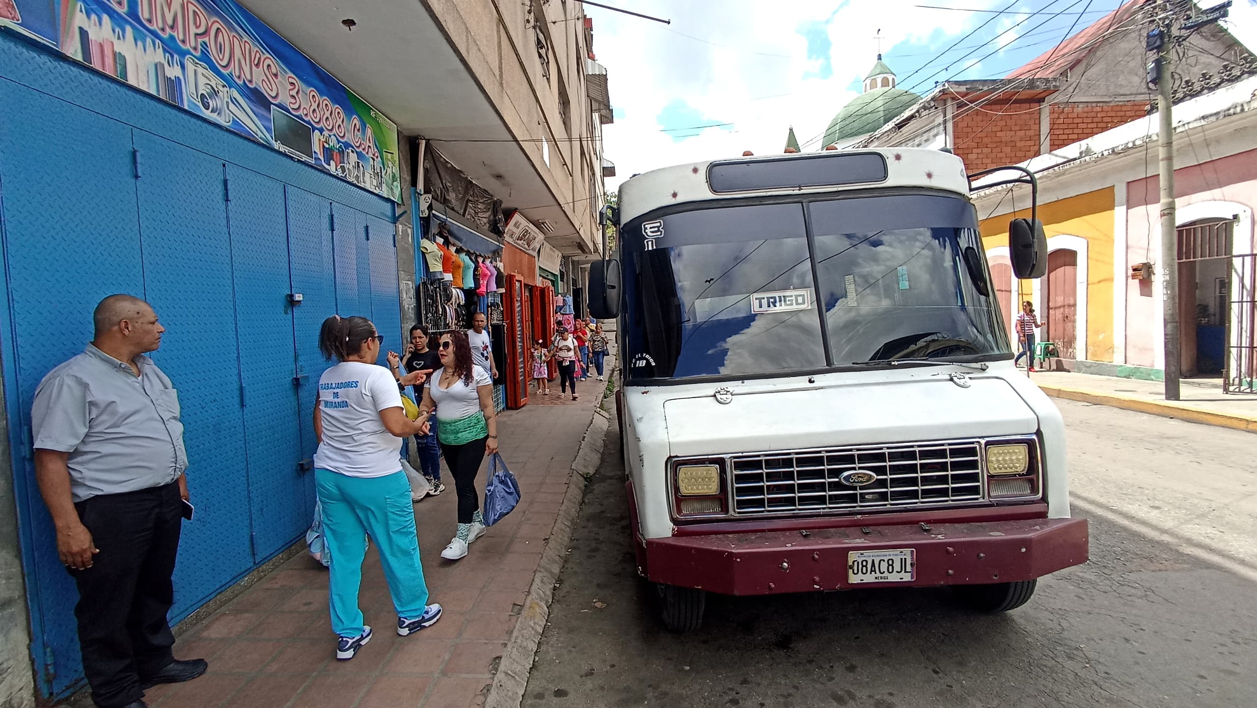 Usuarios confundidos por cambio de la parada de El Trigo