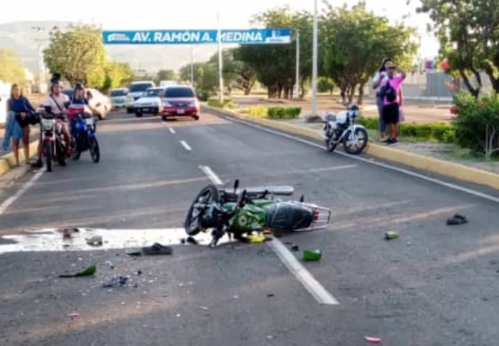 Muere futbolista al chocar su moto