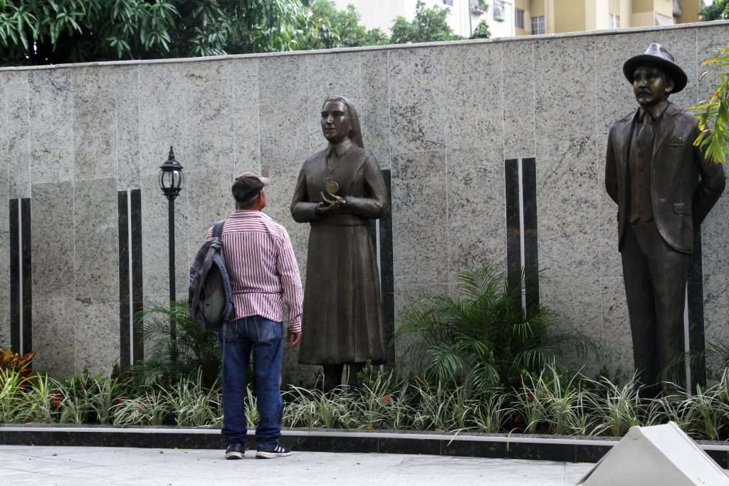 Inauguran plaza en Caracas en honor a Carmen Rendiles