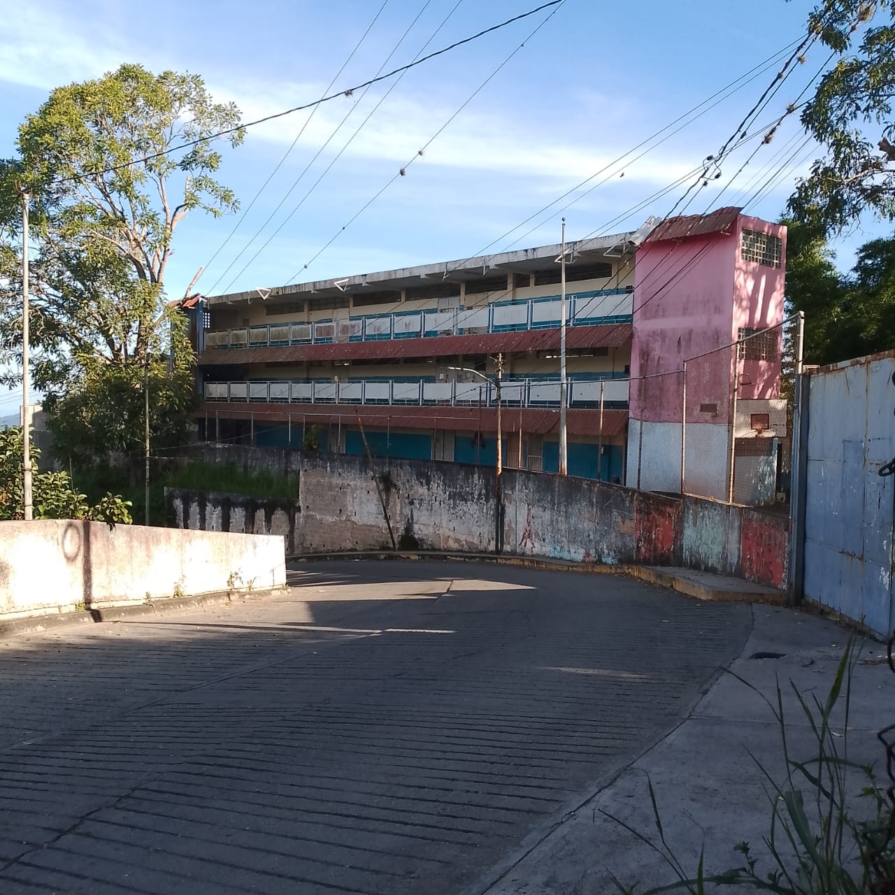 Afectaciones en plantel tras explosión de transformador