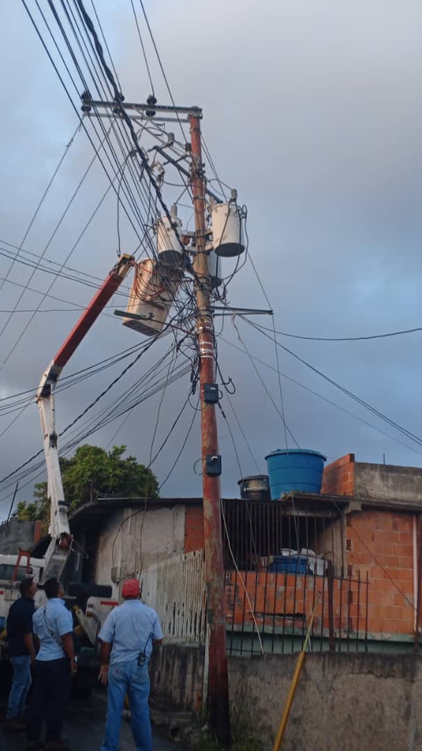 Cambiaron transformador en Palo Alto