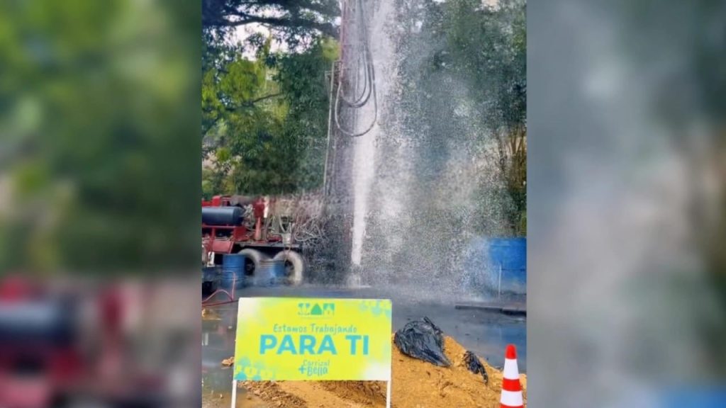 Avanza construcción de pozo de agua en Carrizal
