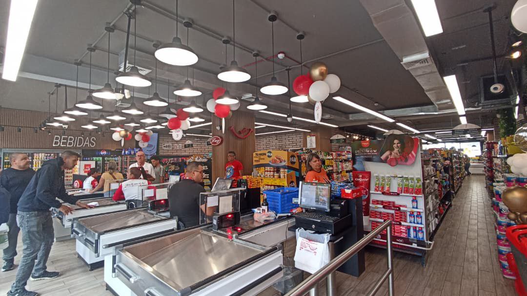 Abren nuevos supermercados en los Altos