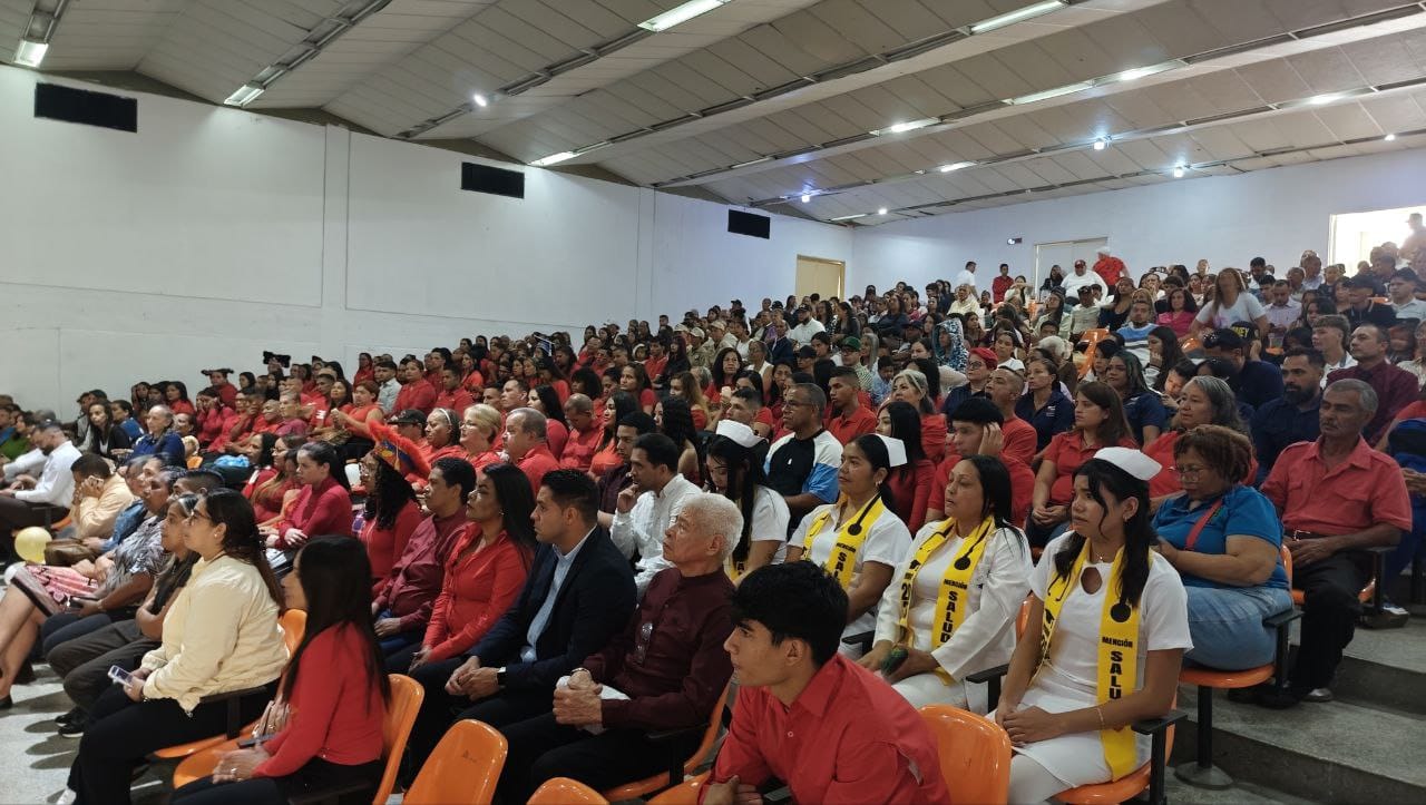 Se graduaron 235 alumnos de la Misión Ribas