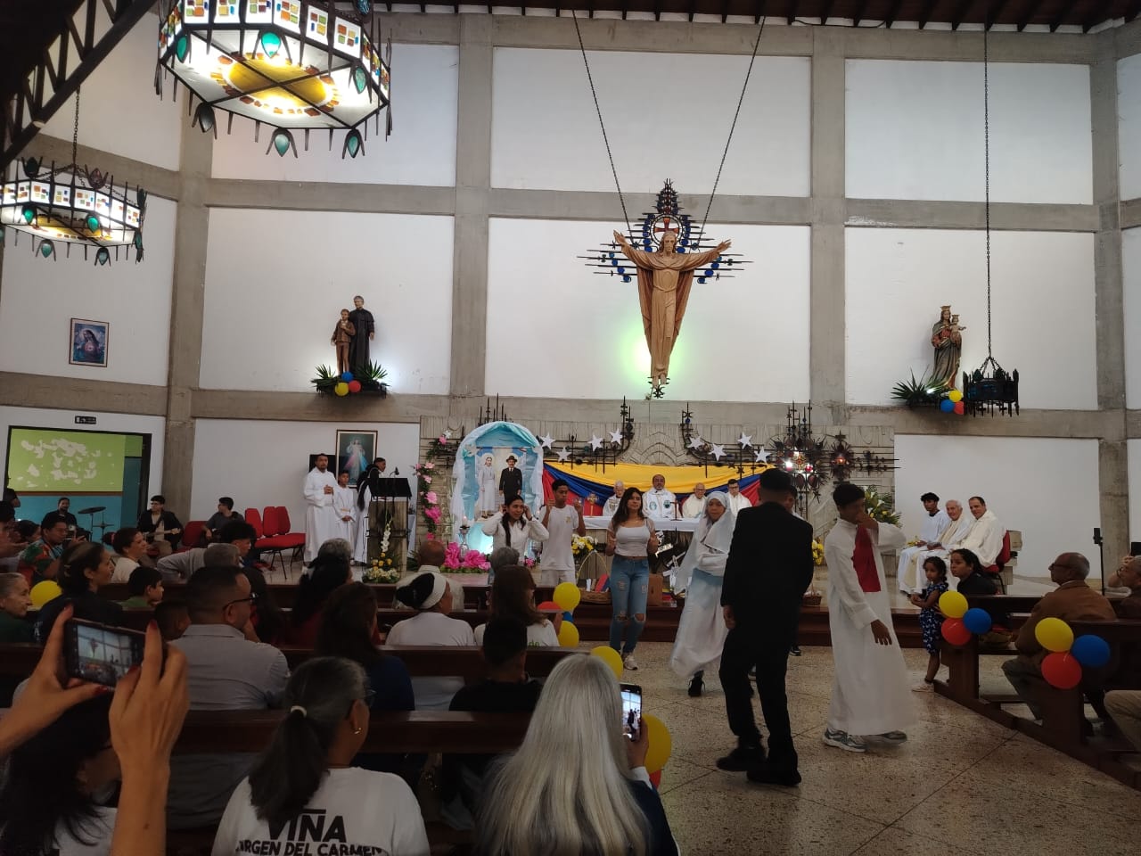 “Existen santos que todos los días salen a la calle”