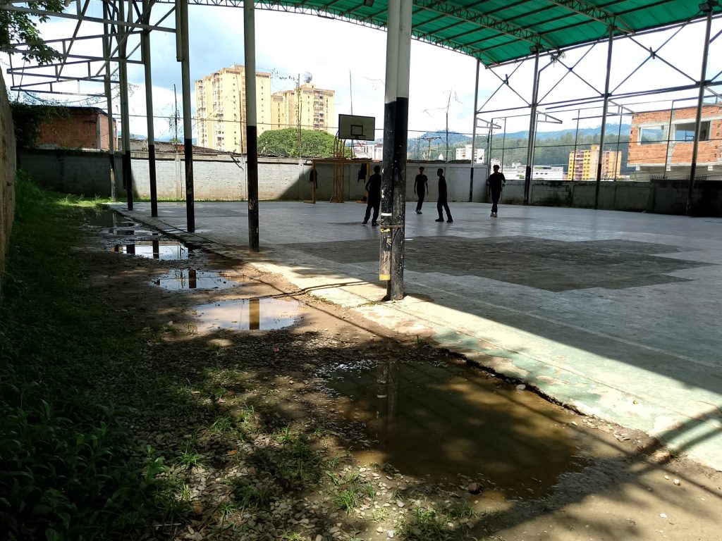Solicitan acelerar trabajos en cancha de El Vigía