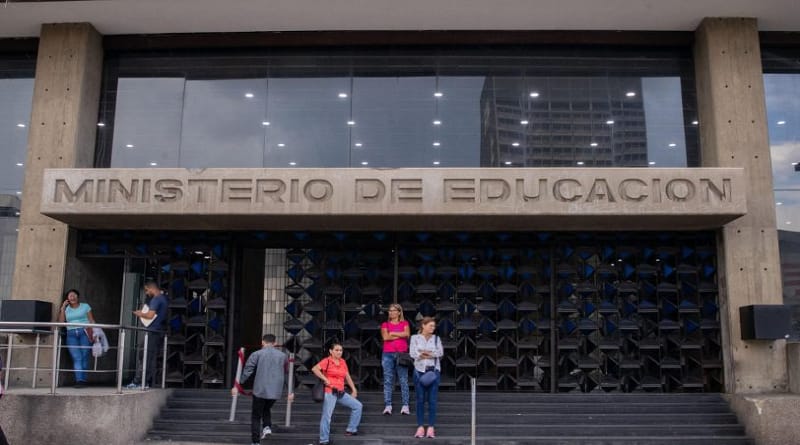 Ministerio de Educación alerta sobre venta de guías escolares no autorizadas
