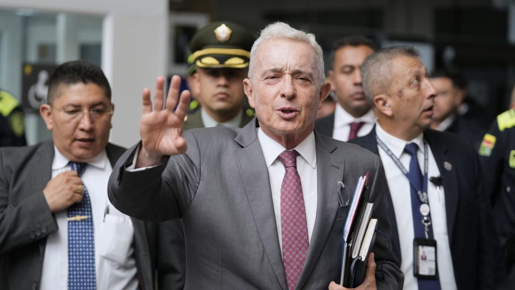 Tribunal revoca condena a Álvaro Uribe