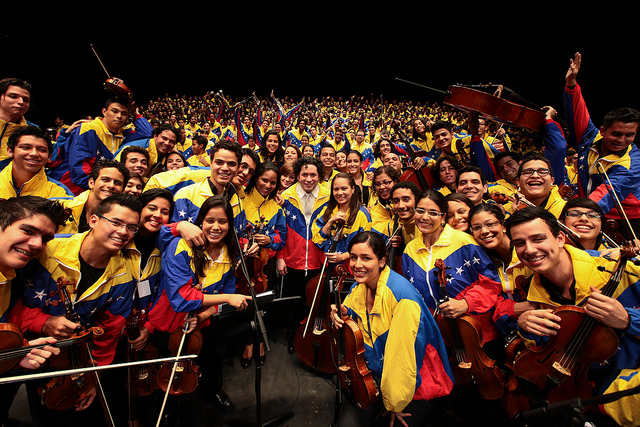 Orquesta Simón Bolívar se une al coro de Colombia