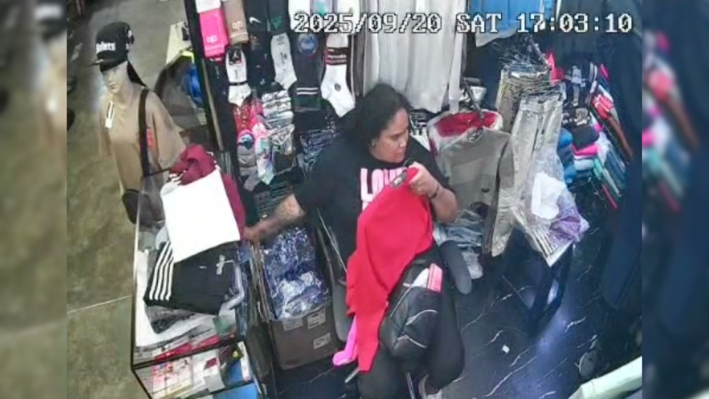 Aparece otro video de ladrona en acción