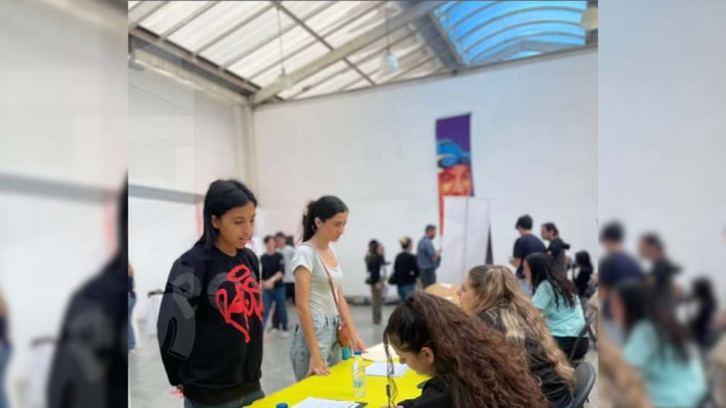 100 jóvenes participaron en Feria Mi Primer Empleo