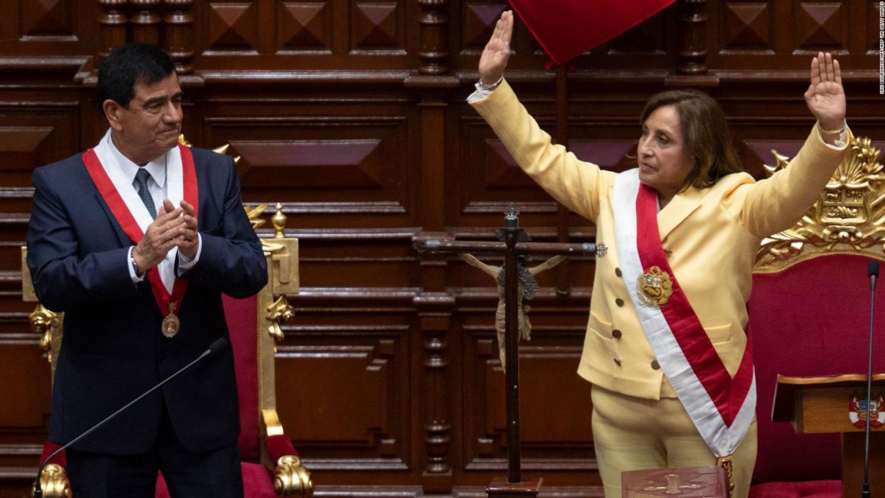 Destituida presidenta de Perú