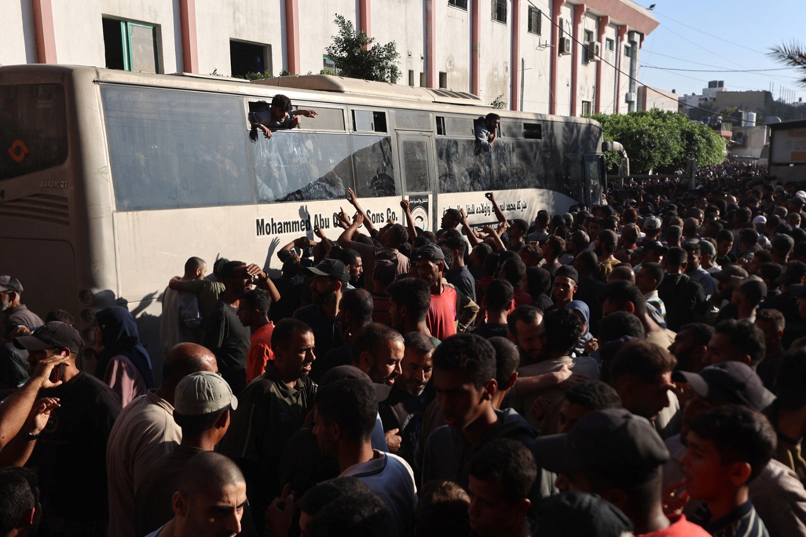 Exprisioneros palestinos se reúnen con sus familias